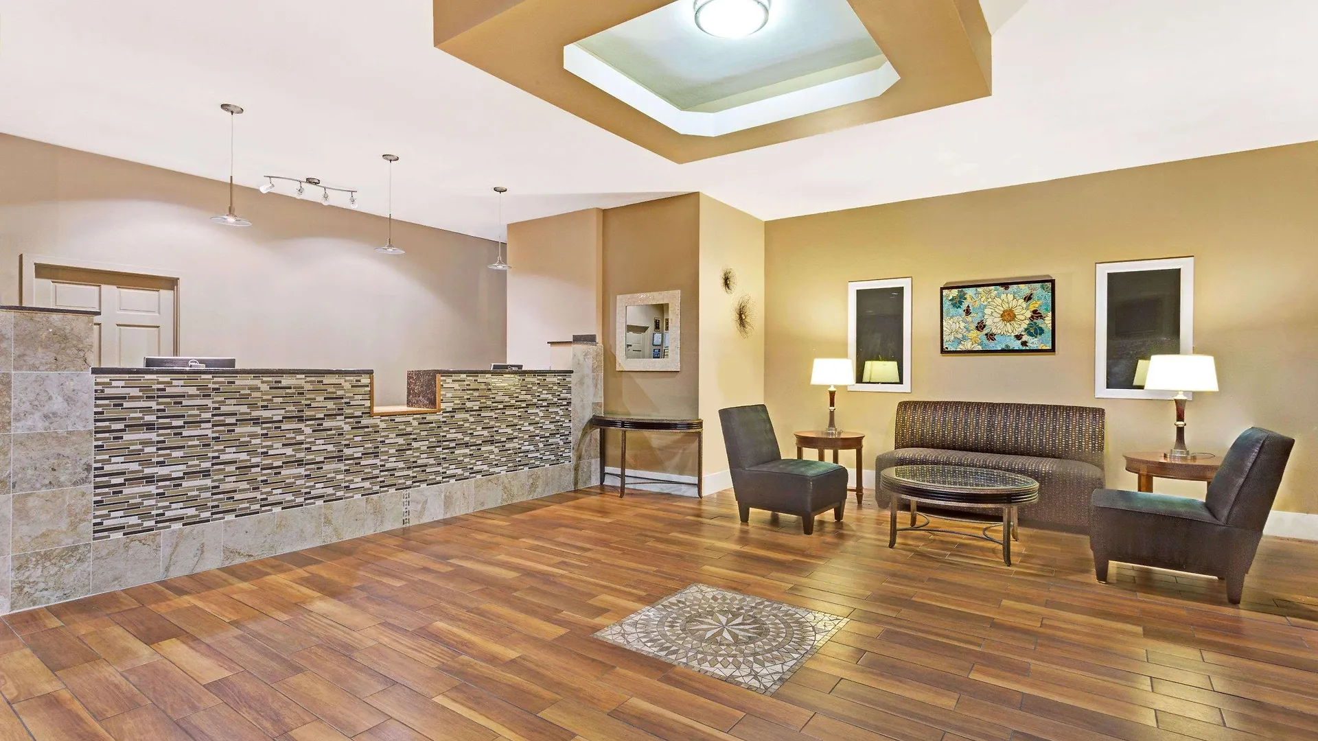 Williamsburg Suites 0*,