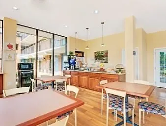 Williamsburg Suites 0*,