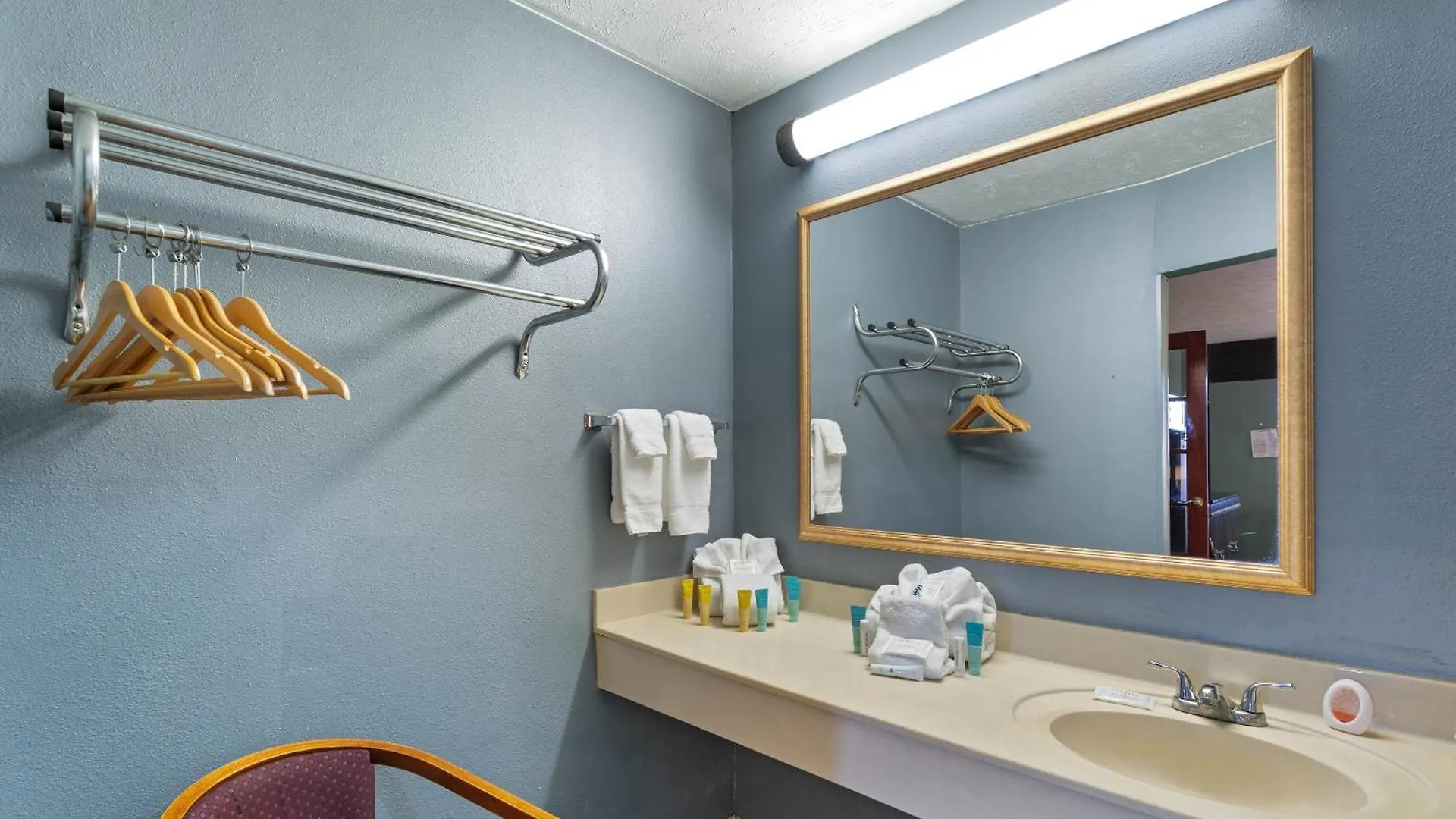 Отель Williamsburg Suites