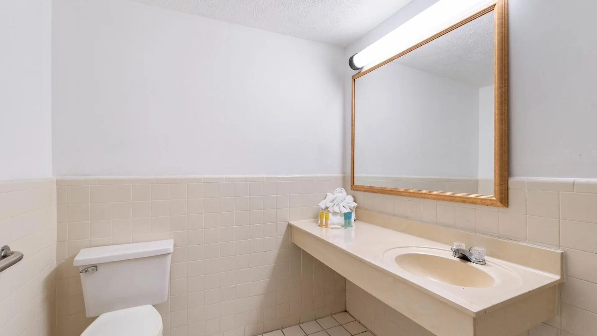 Williamsburg Suites Отель