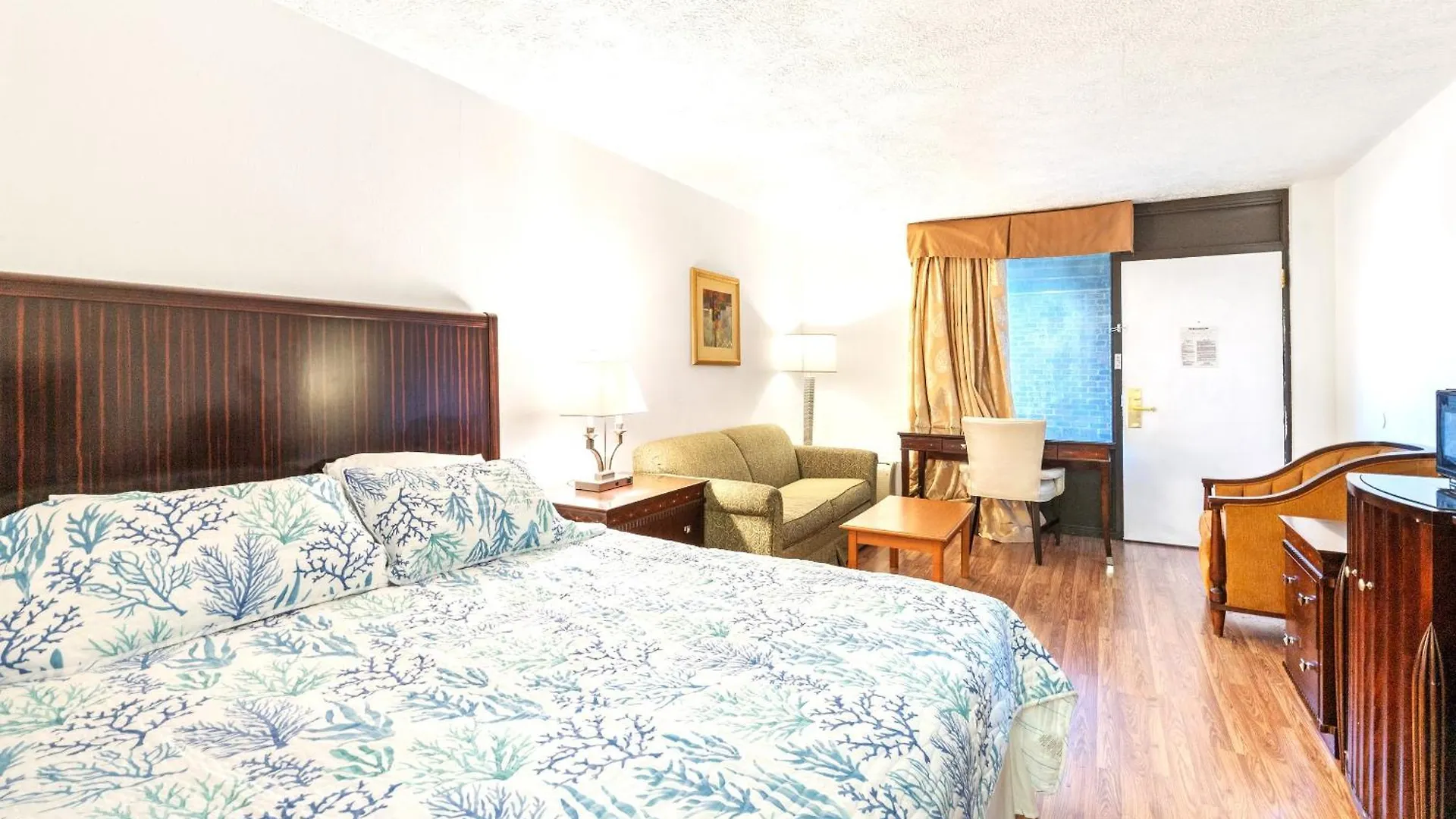 Williamsburg Suites 0*,  США
