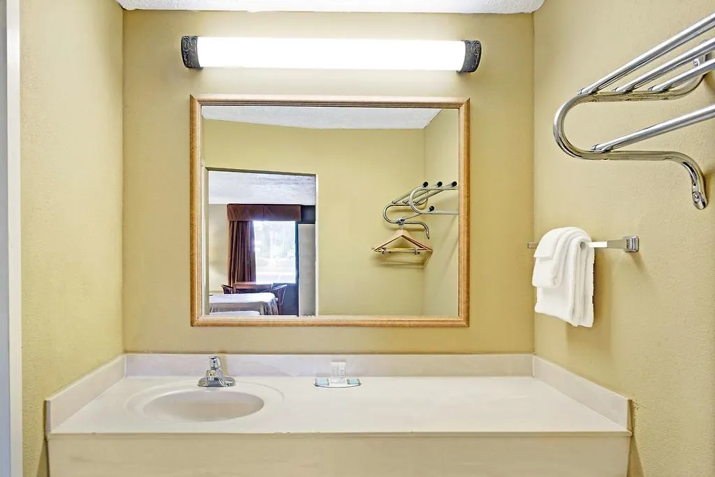 Williamsburg Suites Отель