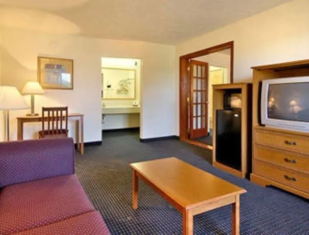 Williamsburg Suites 0*,  США