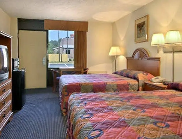 Williamsburg Suites Отель