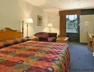 Williamsburg Suites 0*,